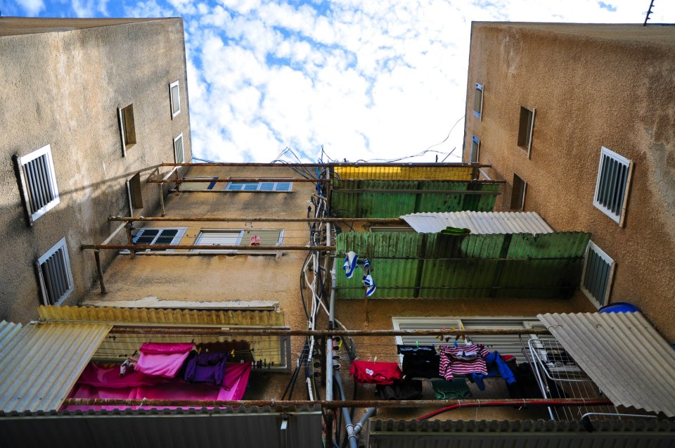 משחקים בחשמל – שימוש בתורת המשחקים לקידום הקמת מערכות סולאריות על גגות מבני דיור ציבורי כמנוע לצמצום העוני האנרגטי ולהגדלת הצדק החלוקתי